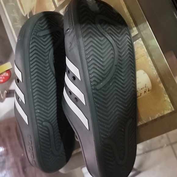 Women comfortable barely worn Adidas original slides - Picture 4 of 6
